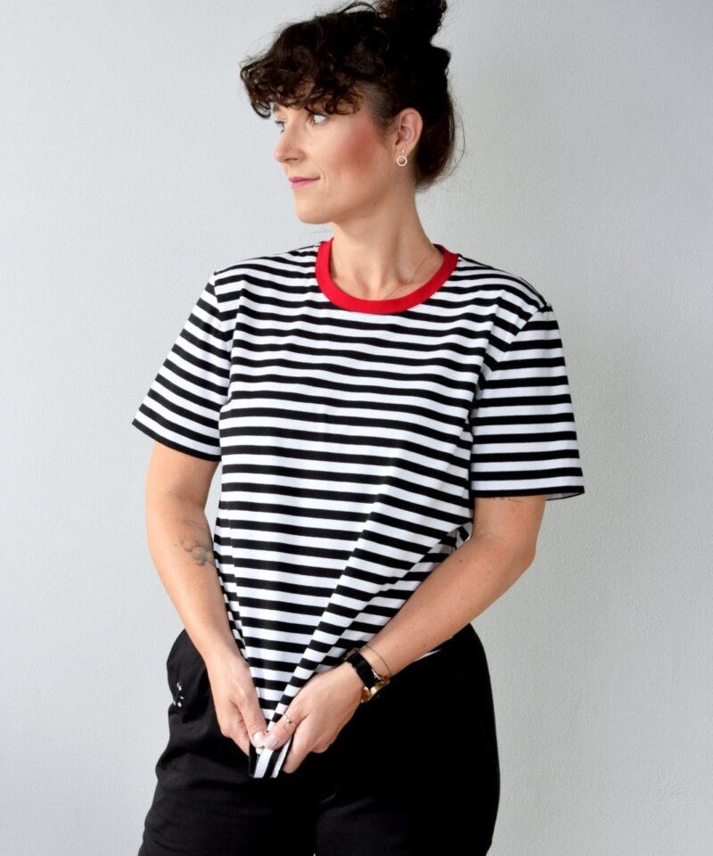 animush t-shirt oversize w paski czerwona lamówka