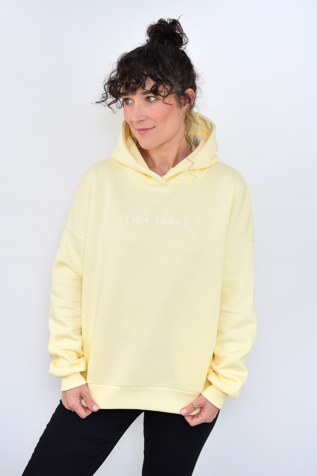 animush bluza hoodie masełkowa tu i teraz